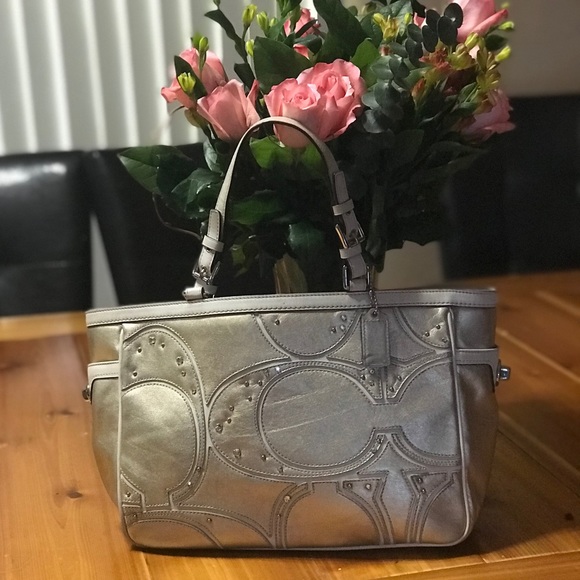 🎉🎉🎉SALE! Gold/ivory Coach Purse - Picture 1 of 2